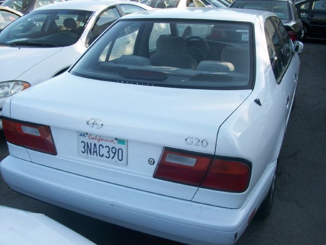 http://cimages3.carsforsale.com/369015/BB8E44A8-995D-4EB0-8896-93729E429956_3.jpg?dt=072920121715