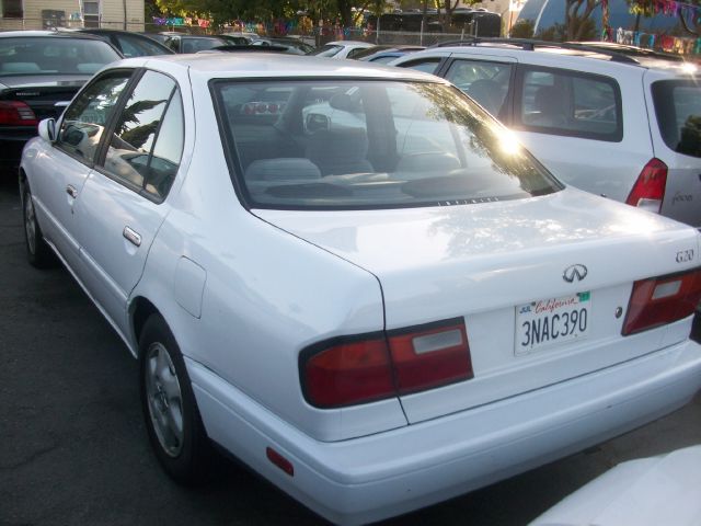 http://cimages3.carsforsale.com/369015/BB8E44A8-995D-4EB0-8896-93729E429956_4.jpg?dt=072920121715