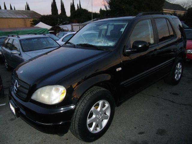 2001 MERCEDES-BENZ M-CLASS ML430 black 0 miles VIN 4JGAB72EX1A285314 
