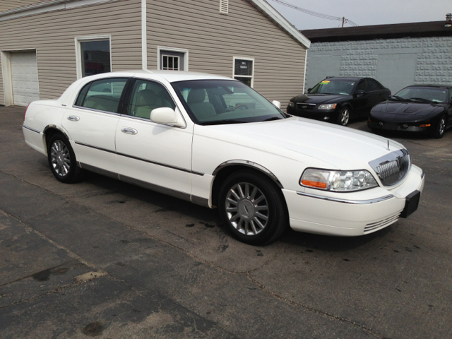 2003 Lincoln Town Car