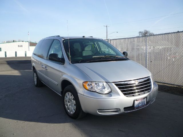 2005 Chrysler Town & Country
