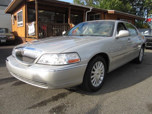 2004 Lincoln Town Car for sale