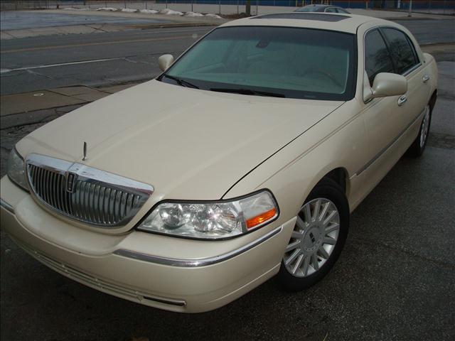 2003 Lincoln Town Car for sale