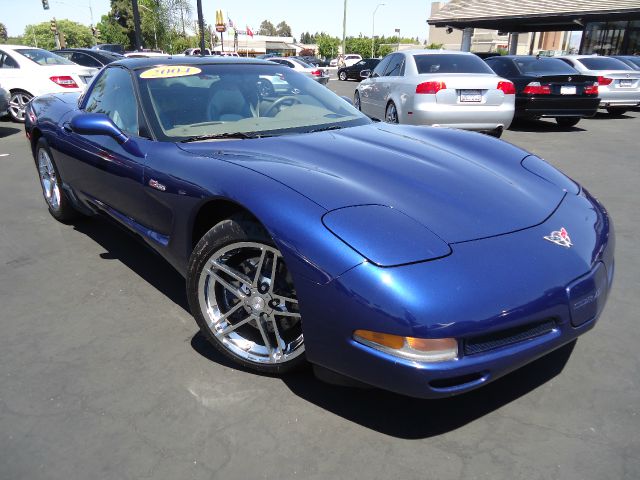 2004 CHEVROLET CORVETTE COUPE laser blue clean carfaxlimited production with lots of extrasall e