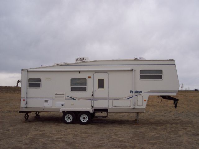 2001 Dutchmen by Thor 27' RK 5th Wheel