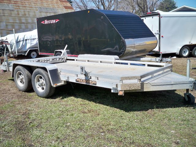 2012 USED Aluma 7814