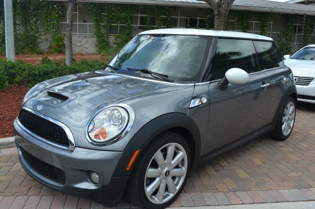 2007 MINI COOPER S gray wonderful-looking and fun 2007 mini cooper s it is nicely equipped with f