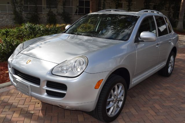 2006 PORSCHE CAYENNE BASE silver we have financing available for all yours financial needs  you j