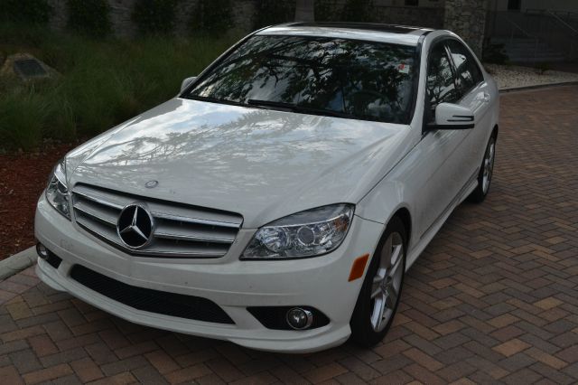 2010 MERCEDES-BENZ C-CLASS C300 LUXURY SEDAN white we have financing available for all yours finan