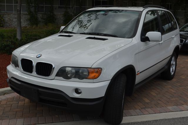 2003 BMW X5 30I white we have financing available for all yours financial needs  you just come i