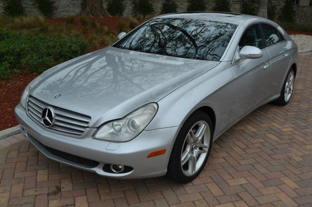 2006 MERCEDES-BENZ CLS-CLASS CLS500 4-DOOR COUPE silver we have financing available for all yours 