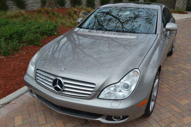 2006 MERCEDES-BENZ CLS-CLASS CLS500 4-DOOR COUPE silver sand we have financing available for all y