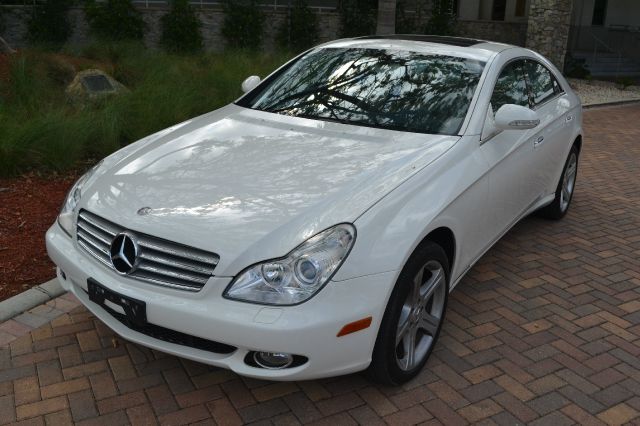2006 MERCEDES-BENZ CLS-CLASS CLS500 4-DOOR COUPE white we have financing available for all yours f