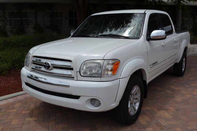 2006 TOYOTA TUNDRA SR5 white this is the heavy-weight lifting toyota tundra pick-up truck perfect