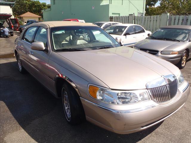 1999 Lincoln Town Car for sale