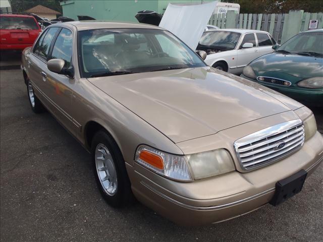2000 Ford Crown Victoria for sale