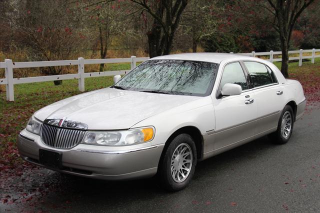 2001 Lincoln Town Car