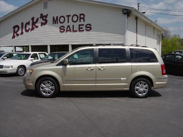 2010 Chrysler Town & Country for sale