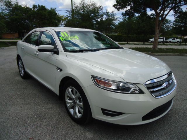 2011 FORD TAURUS SEL FWD, white ...