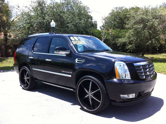 2008 CADILLAC ESCALADE AWD black raven sharp extra clean 3rd row come in and take home this lux