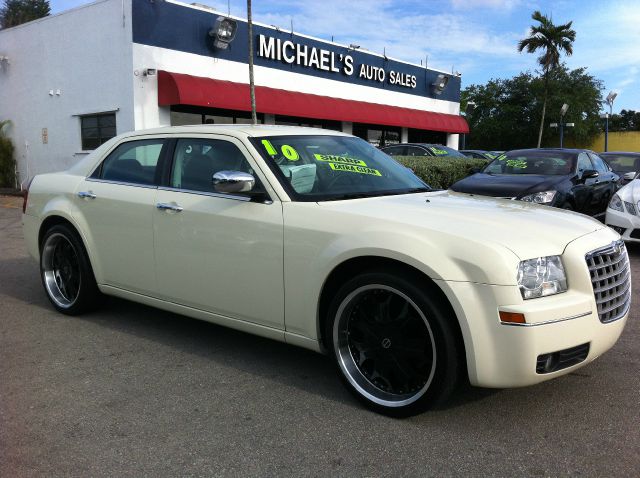2010 CHRYSLER 300 TOURING cool vanilla call now 1-866-717-9571   free autocheck  carfax report 