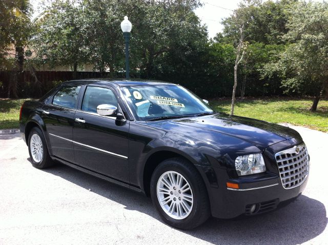 2010 CHRYSLER 300 TOURING brilliant black crystal pearl sharp extra clean great buy this car is