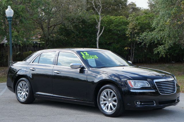 2012 CHRYSLER 300 LIMITED RWD gloss black sharp like new must see hurry in to get a great deal 