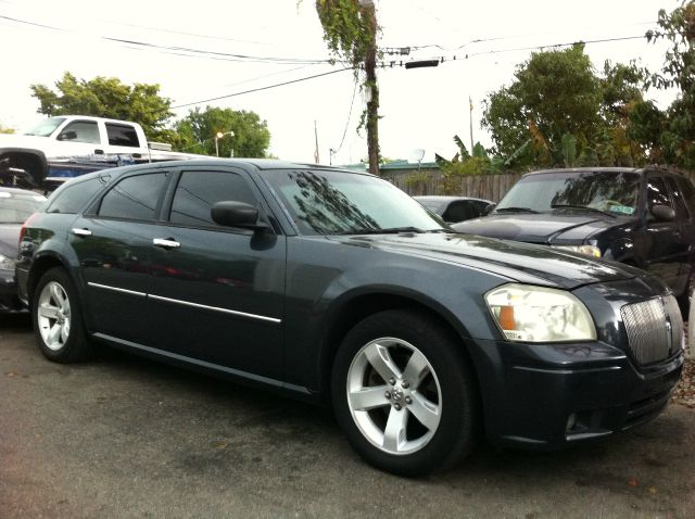 2007 DODGE MAGNUM SXT bright silver metallic call now 1-866-717-9571   free autocheck  carfax re