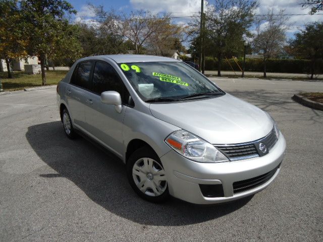 2009 NISSAN VERSA, wow! great buy! ...