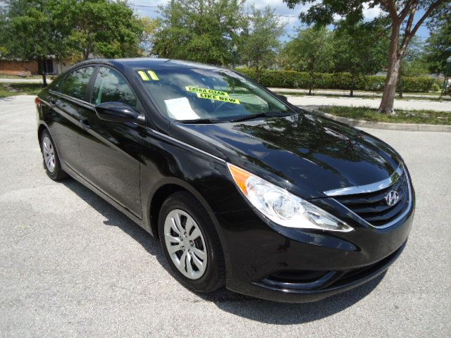 2011 HYUNDAI SONATA GLS AUTO, black ...