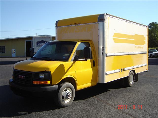 2005 GMC 15' BOX TRK