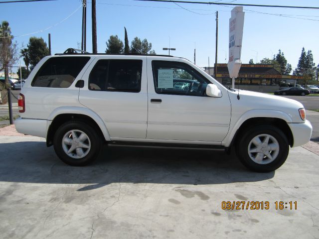 2001 NISSAN PATHFINDER SE 2WD white abs brakesair conditioningalloy wheelsamfm radioanti-brak