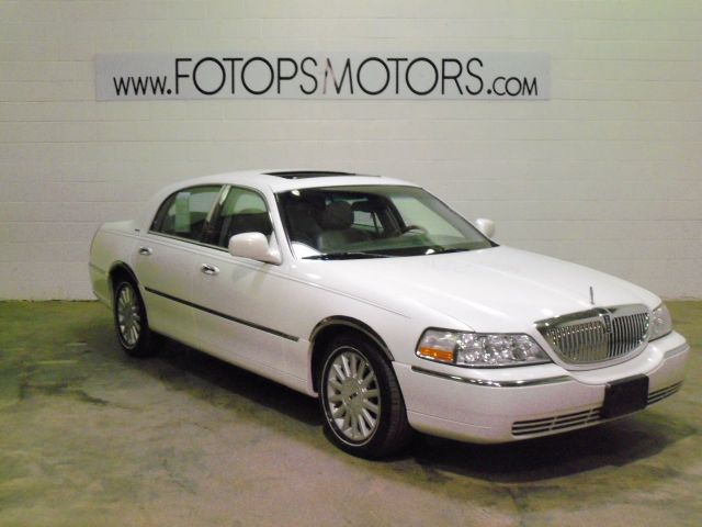 2003 Lincoln Town Car for sale