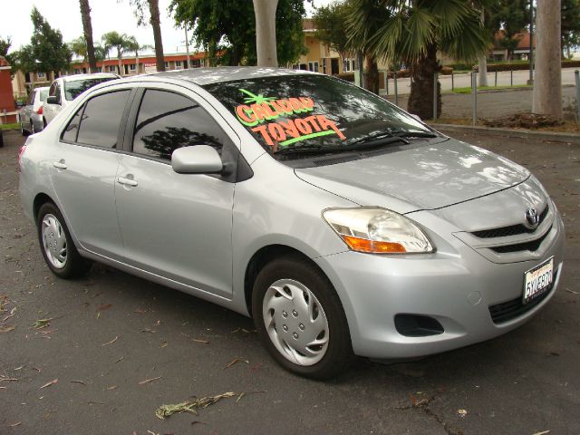 2007 TOYOTA YARIS SEDAN silver clean title one-owner air conditioninganti-brake system non-abs 