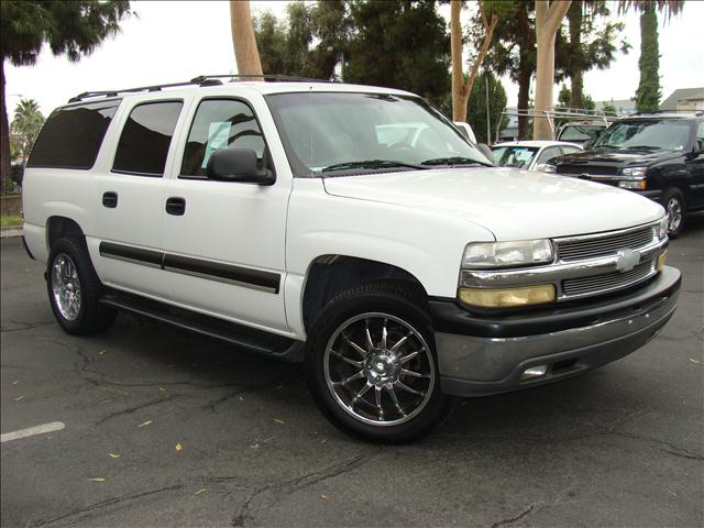 2002 CHEVROLET SUBURBAN LT white leather seats 3rd row seats premium ride suspension daytime ru