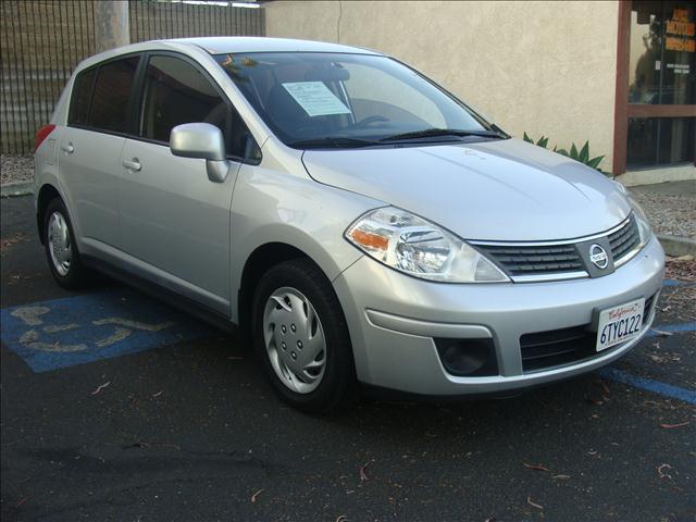 2008 NISSAN VERSA S brillant silver metallic clean car history  radio data system 6-disc cd chan