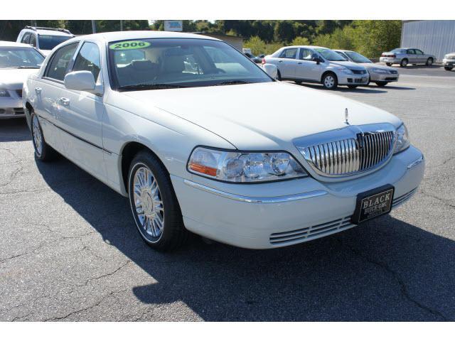 2006 Lincoln Town Car for sale