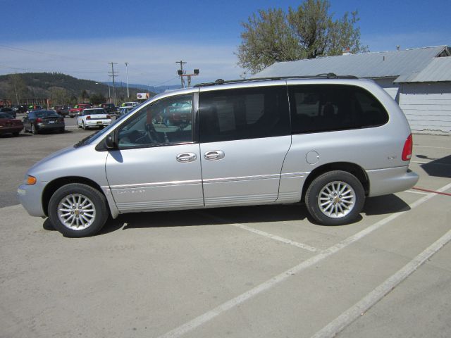 2000 Chrysler Town & Country - Colville, WA